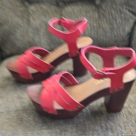 Madden Girl G-Nora Red Platform Shoes - Picture 3 of 11